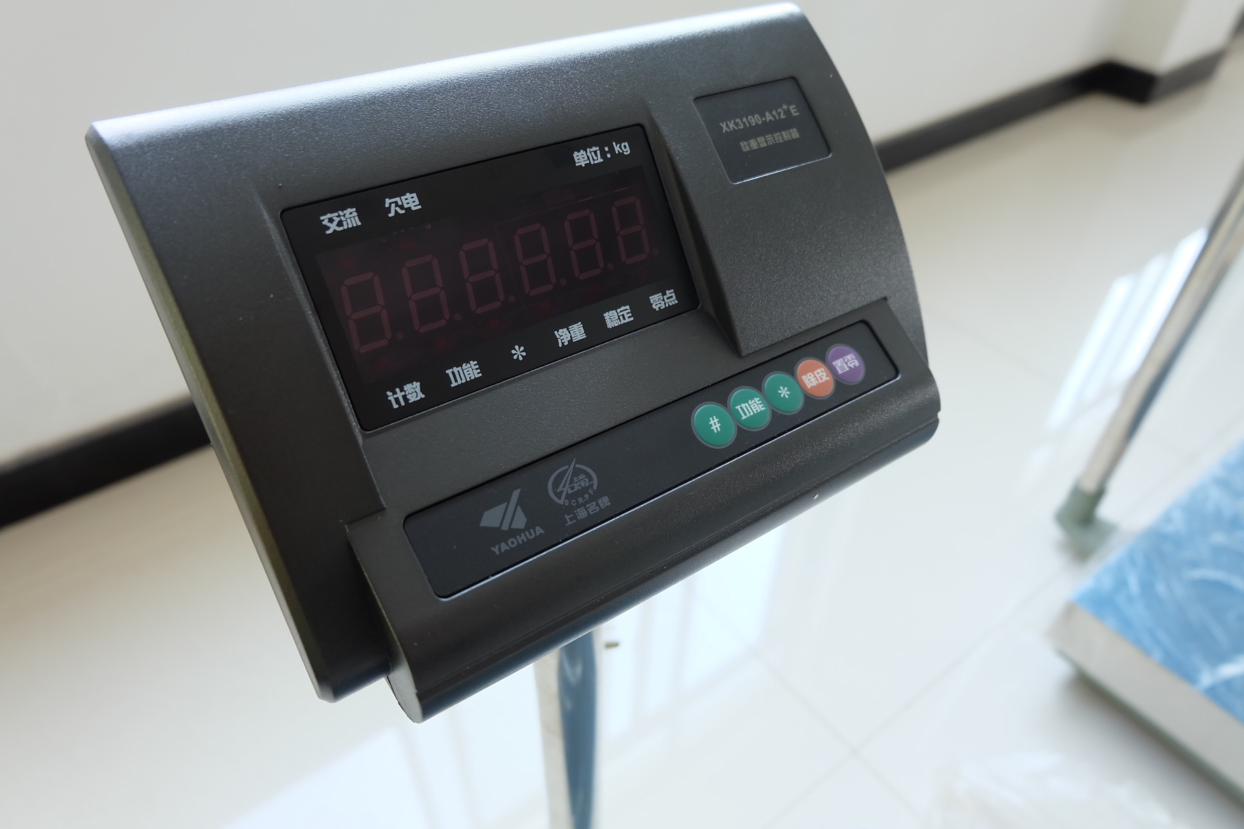 Cyfrowa waga platformowa o niskim profilu