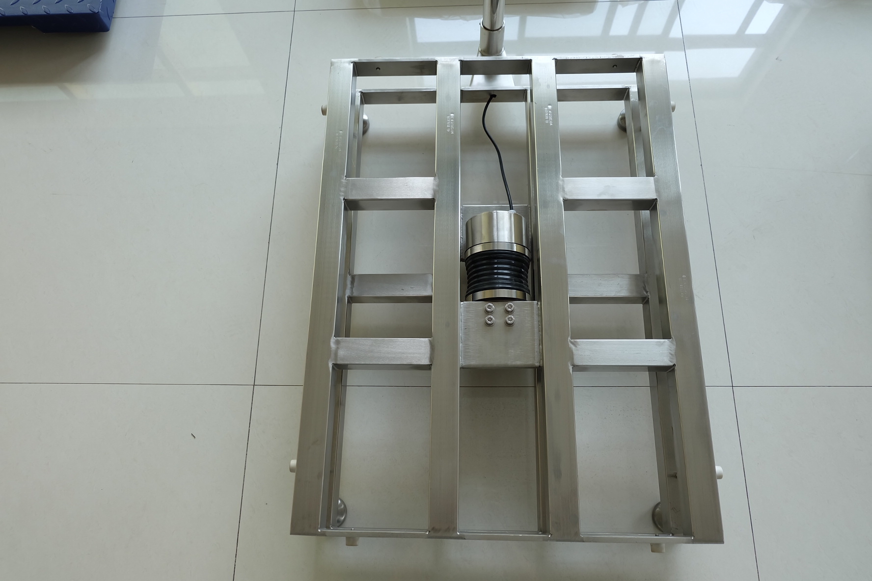 Cyfrowa waga platformowa o niskim profilu