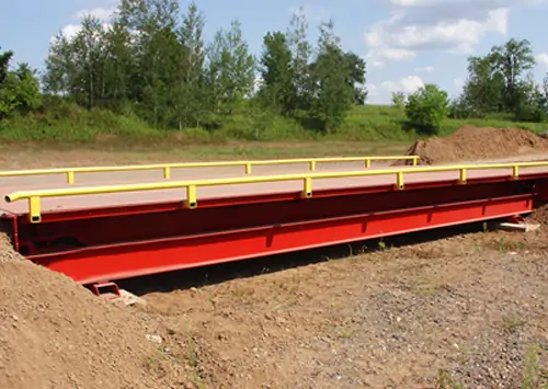 Lastbilsv&aring;g med fundament ovan jord eller i gropen